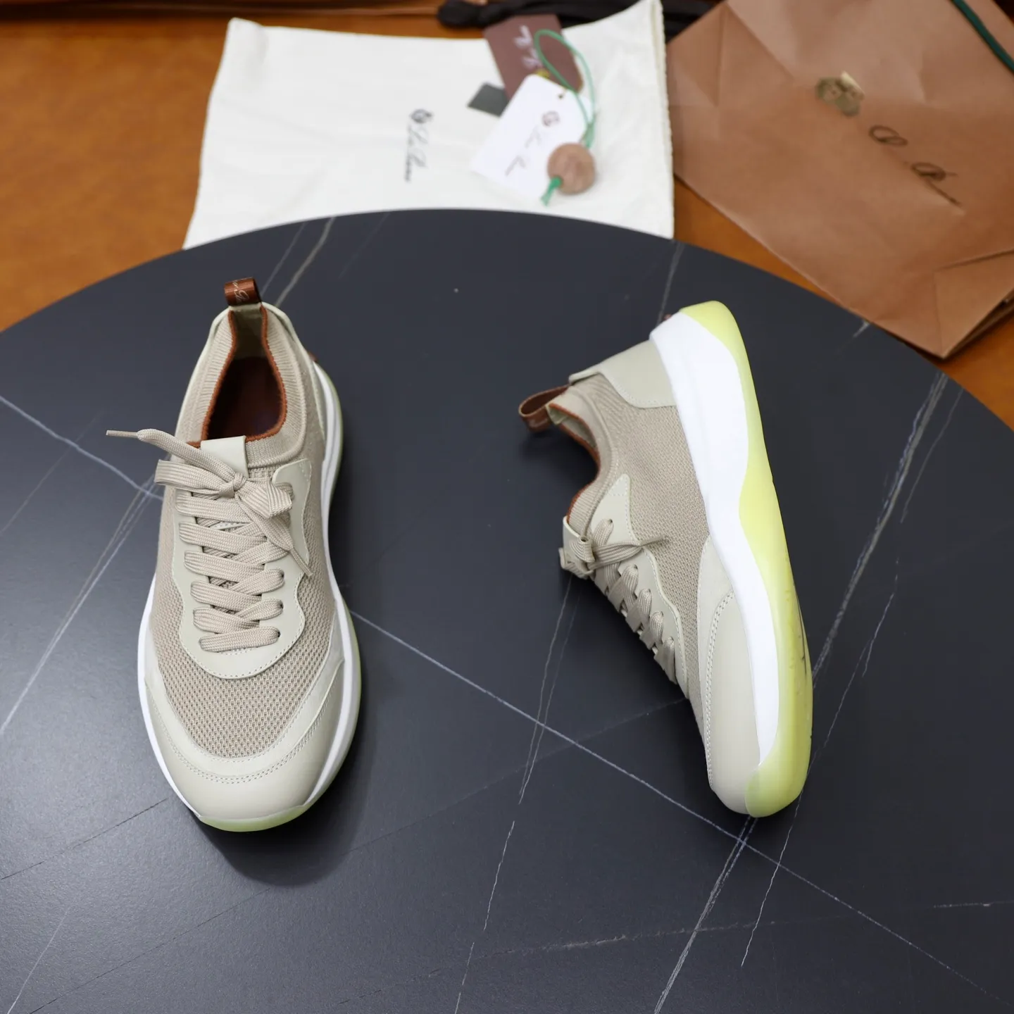 Factory price: 💰620 Loropiana LP men's shoes ♞size; 38-44 "45.46 customization" cowhide stitching and cowhide feet. It is really easy to wear, lazy, relaxed, casual, perfect comfort, and there are many color choices, and they all look good with clothes. Is it true that Loropiana can bring social value? “Loropiana is the best thing money can buy”